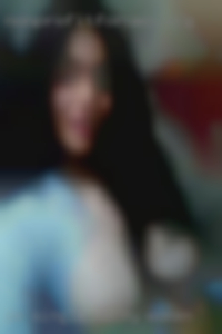 I'm single and decently horny women endowed.